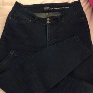 Soho Jeans. High waist curvy ankle legging.